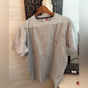 Vintage Tommy Hilfiger Men's Cotton Light Gray Crewneck Short Sleeve Tee